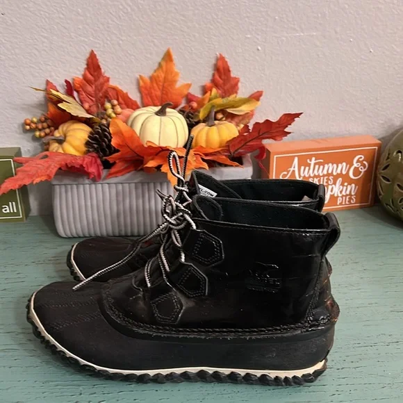 Sorel Out N About boots SZ8 - Picture 3 of 6